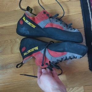 Vintage La Sportiva Rock Climbing Shoes Woman's size 7.5